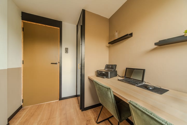 Photo 33 of Van Eckstraat 25