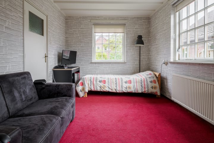 Photo 12 of Oosteinde 196