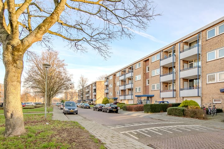 Photo 16 of Leliestraat 65