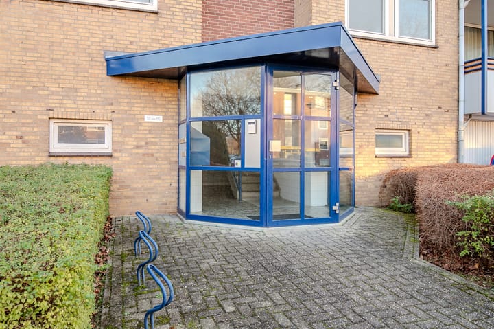 Photo 15 of Leliestraat 65