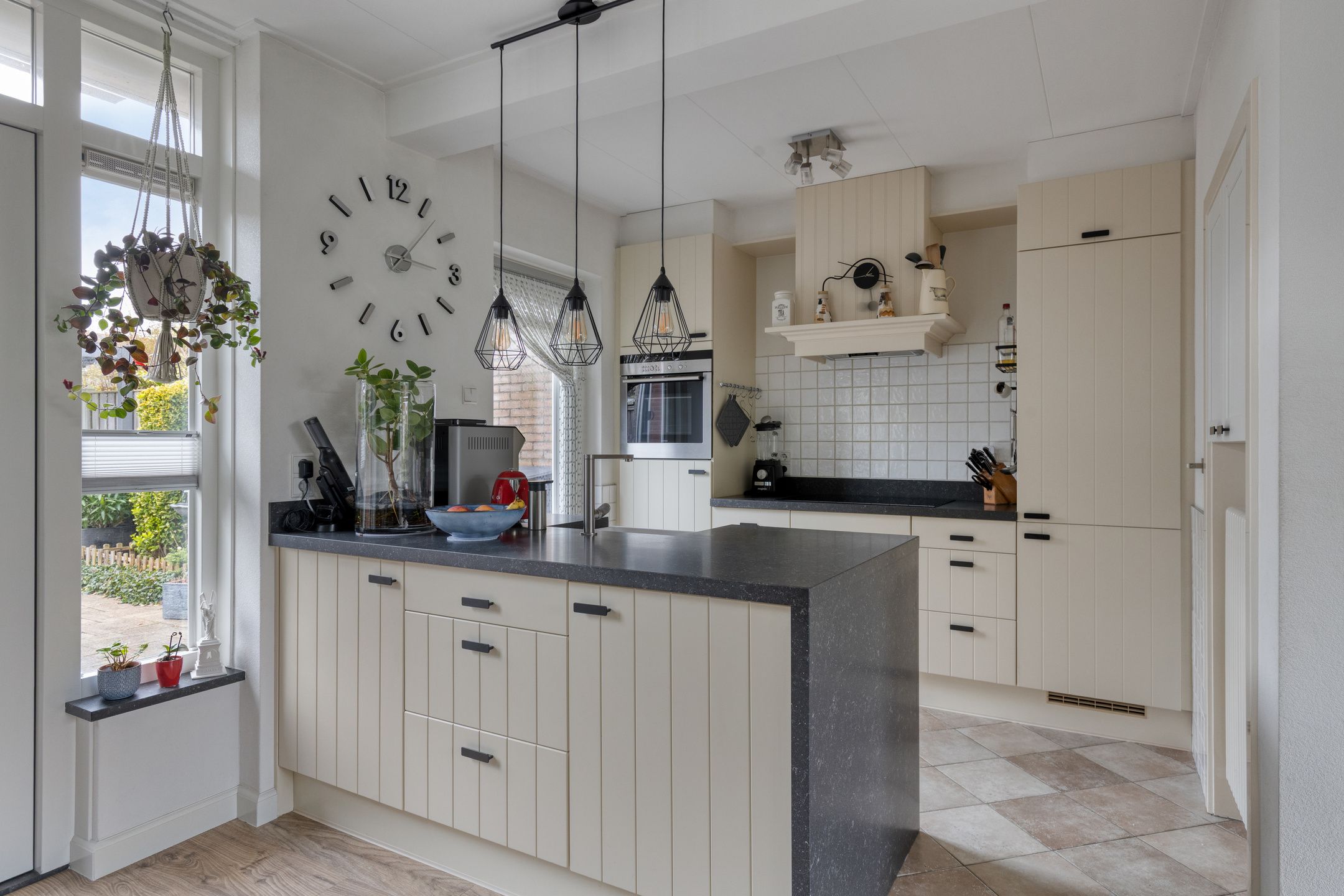 Foto 15 van Charlotte de Bourbonstraat 12