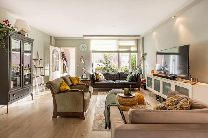 Photo 4 of Helmondstraat 28