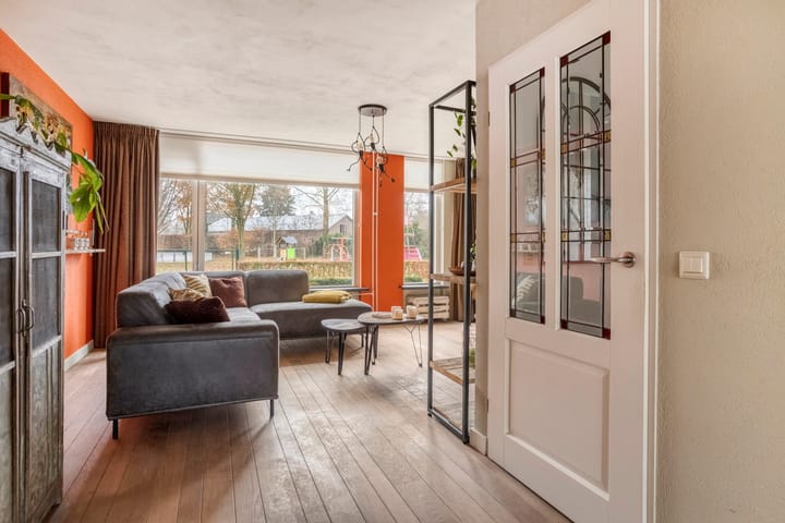 Photo 4 of Plevierstraat 8