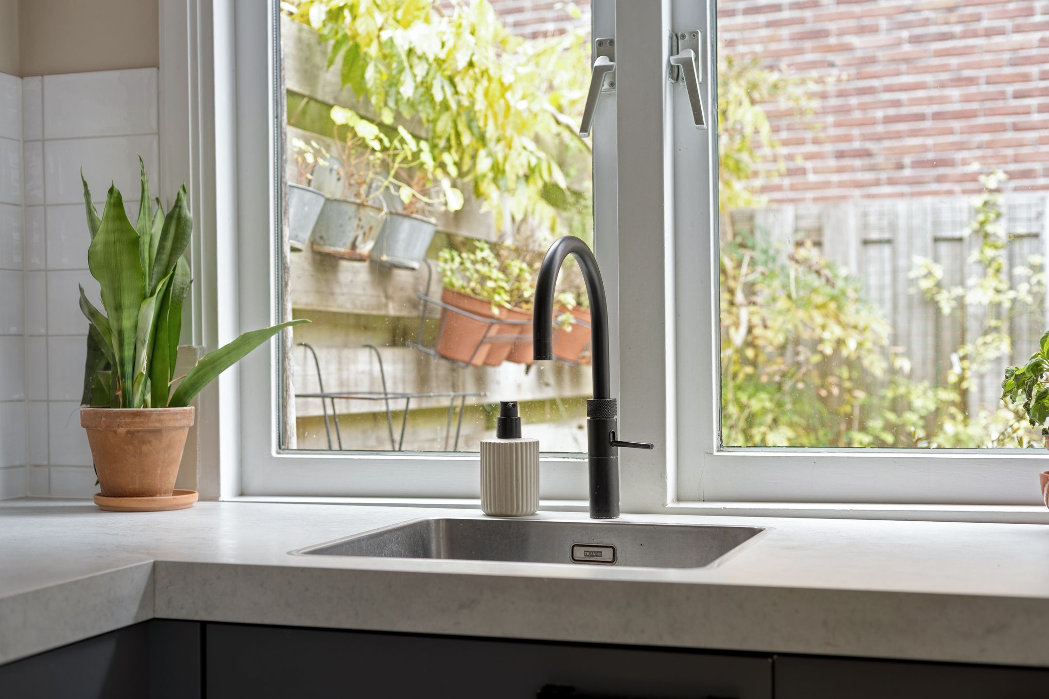 Photo 21 of Van der Waalsstraat 66