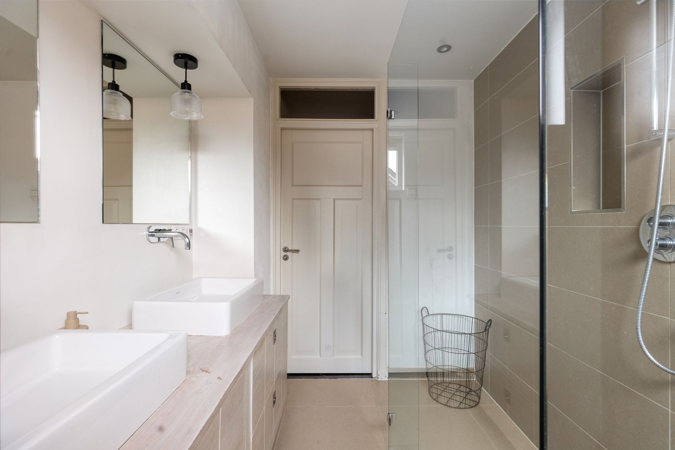 Photo 33 of Van der Waalsstraat 66