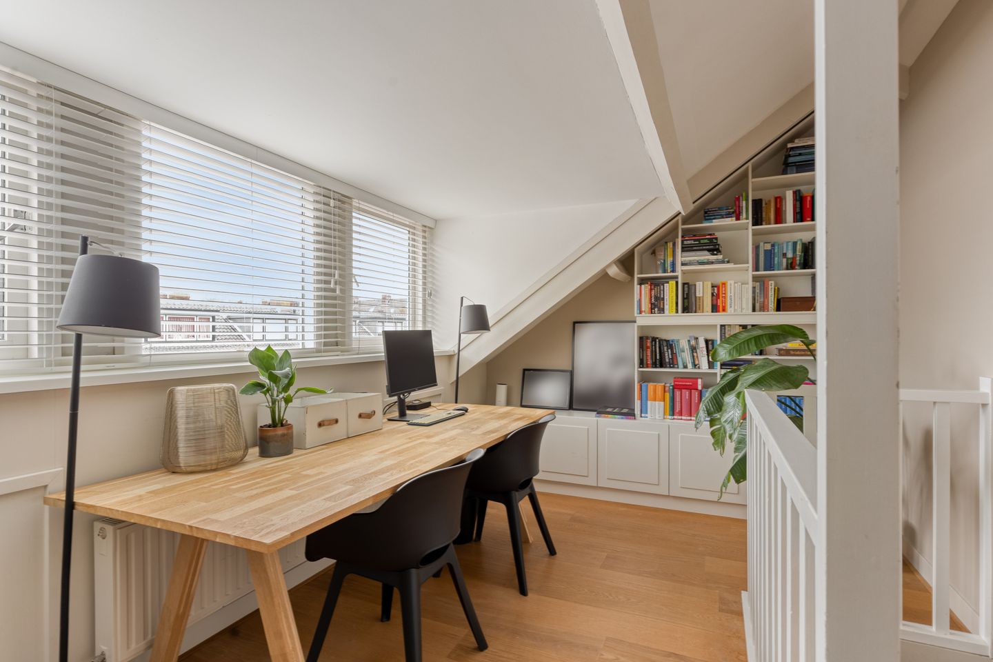 Photo 35 of Van der Waalsstraat 66