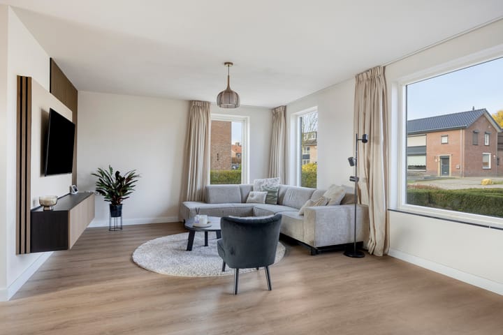 Photo 2 of Wilhelminastraat 18