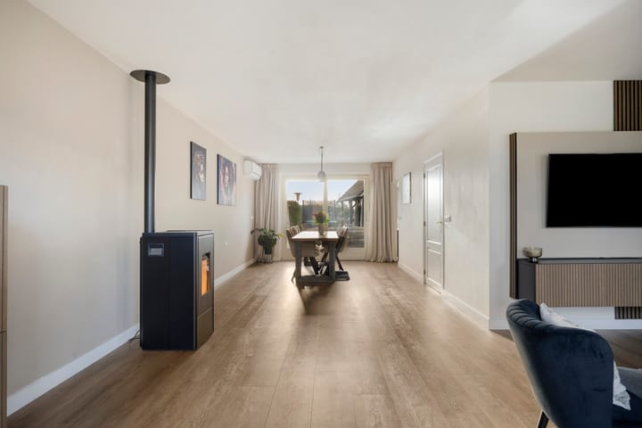 Photo 16 of Wilhelminastraat 18