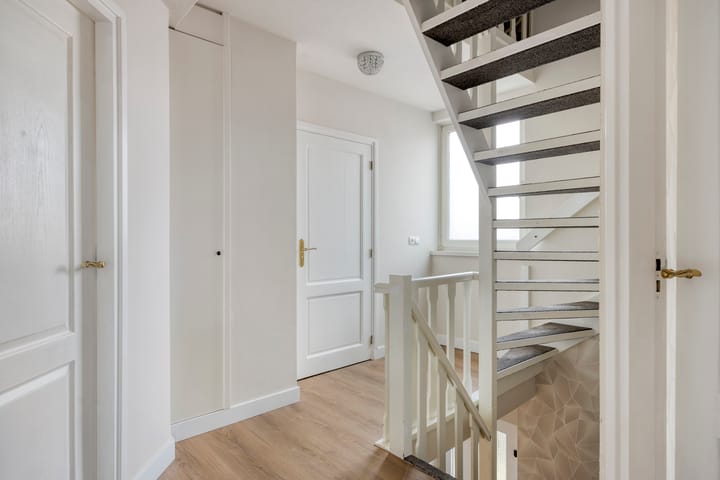 Photo 32 of Wilhelminastraat 18