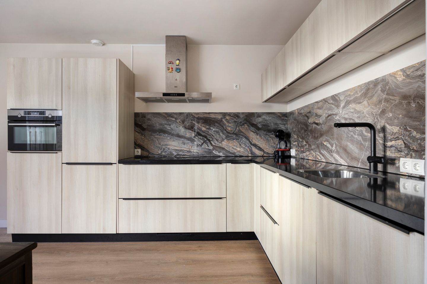 Photo 19 of Wilhelminastraat 18