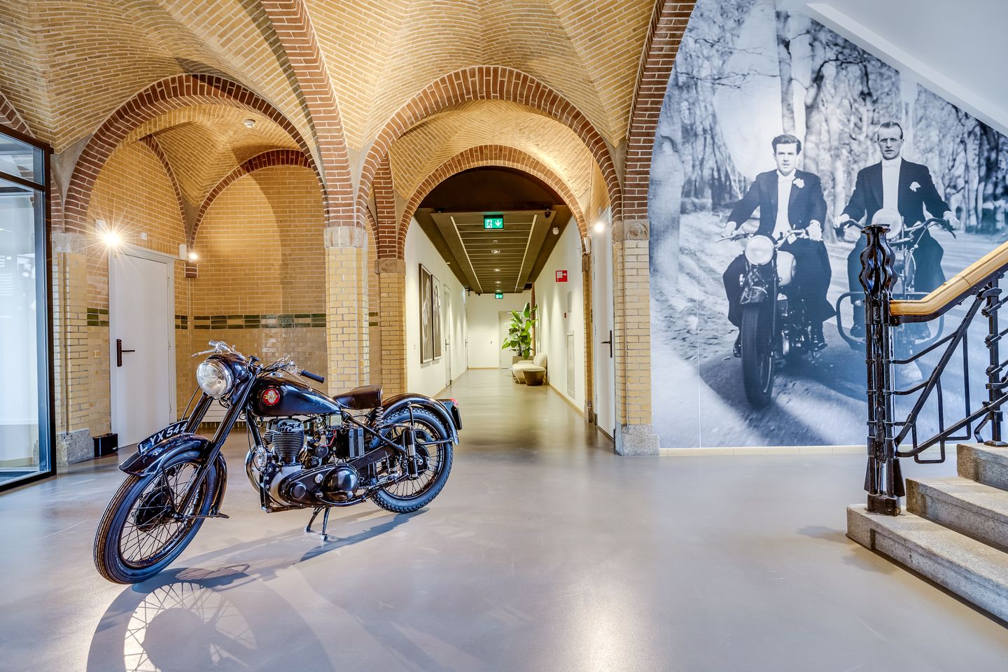 View photo 2 of Lage Naarderweg 45-47