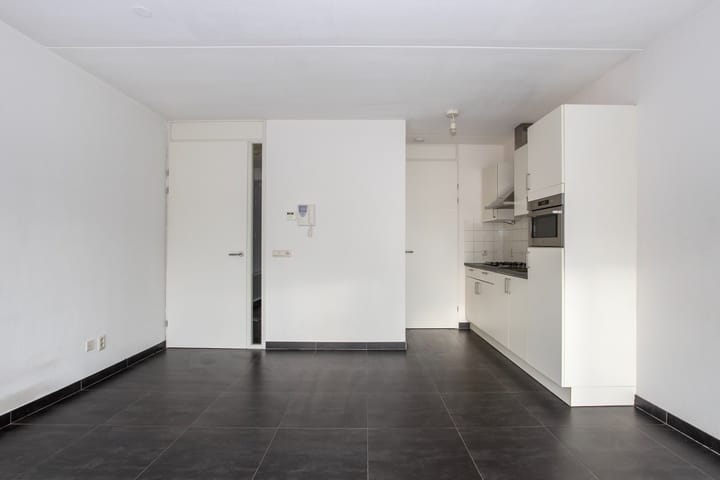 Photo 9 of van Kinsbergenstraat 2-02