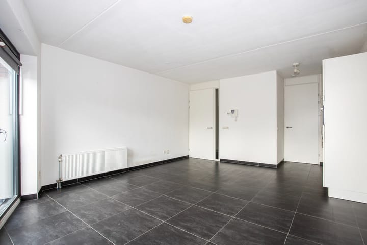 Photo 10 of van Kinsbergenstraat 2-02