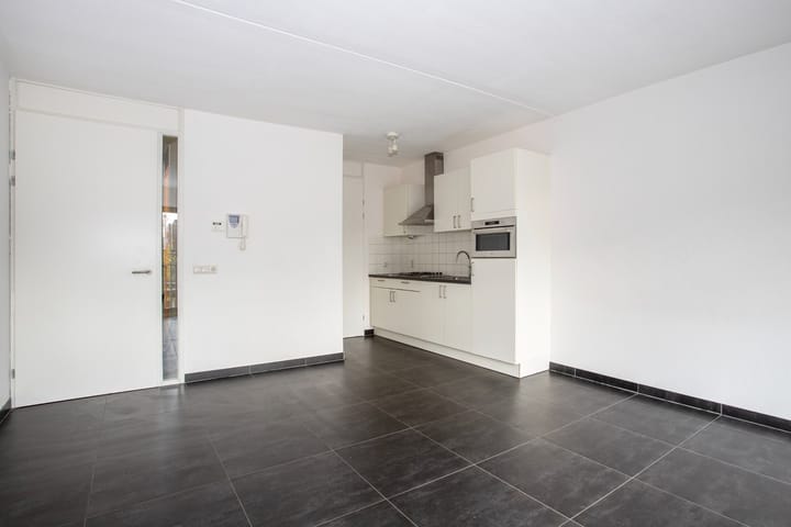 Photo 12 of van Kinsbergenstraat 2-02