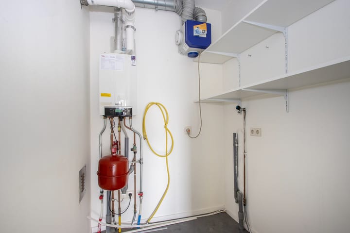 Photo 14 of van Kinsbergenstraat 2-02