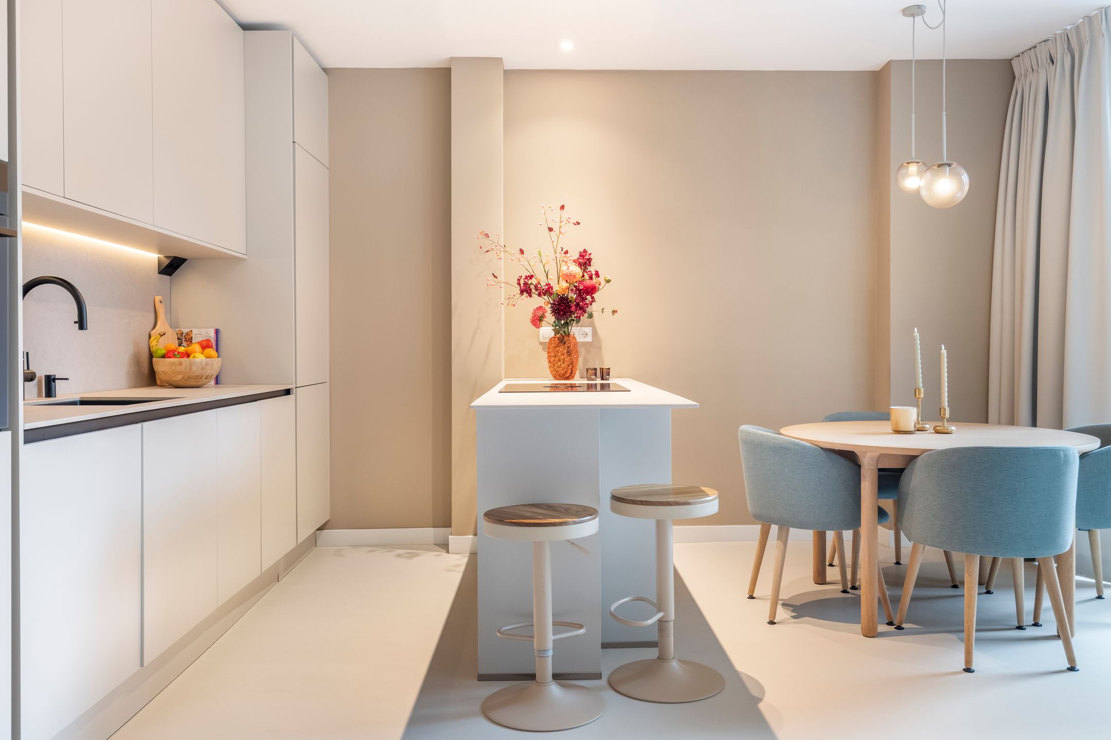 Photo 6 of Vogelenzangstraat 21-H