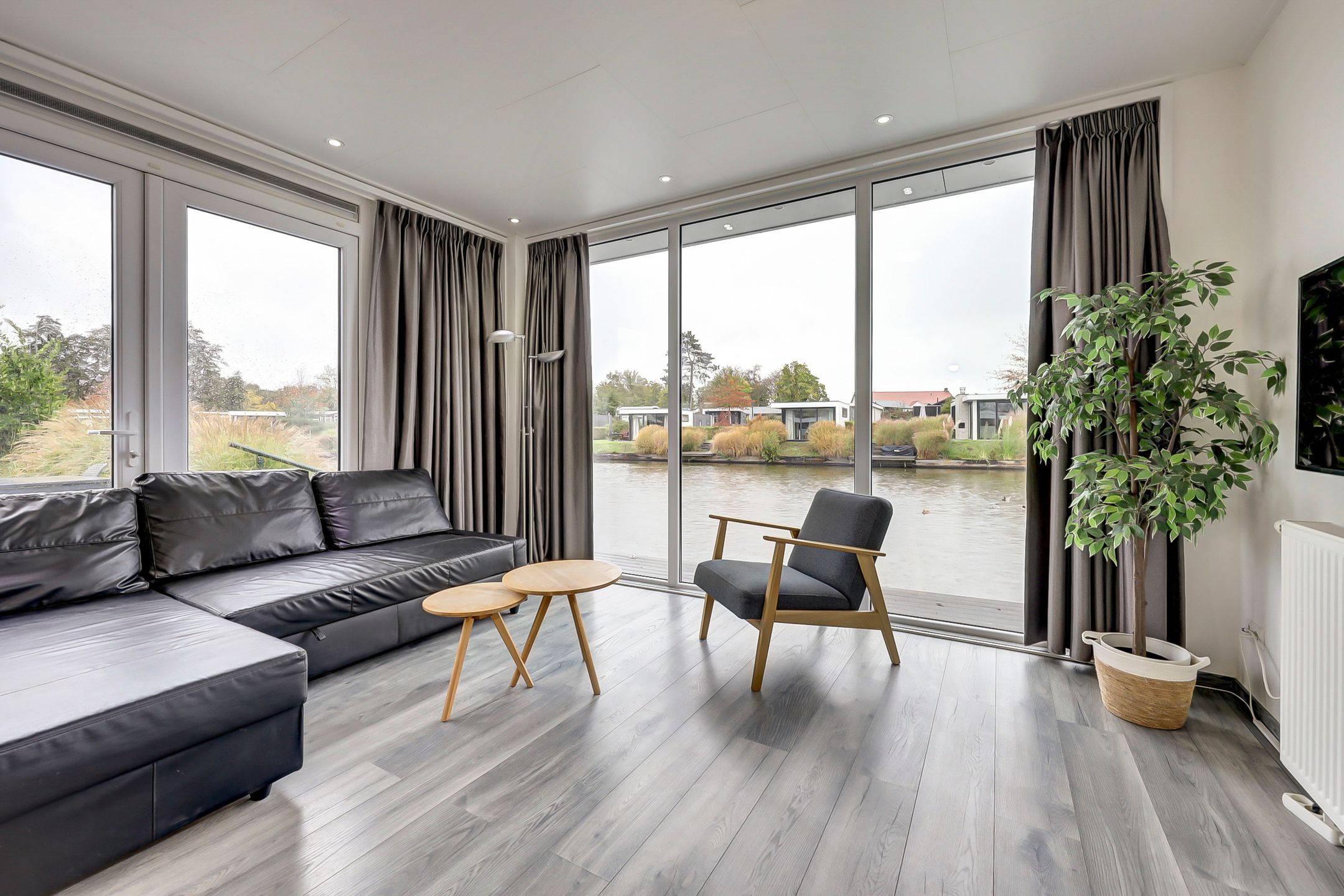 Foto 3 van Randmeerweg 8-508