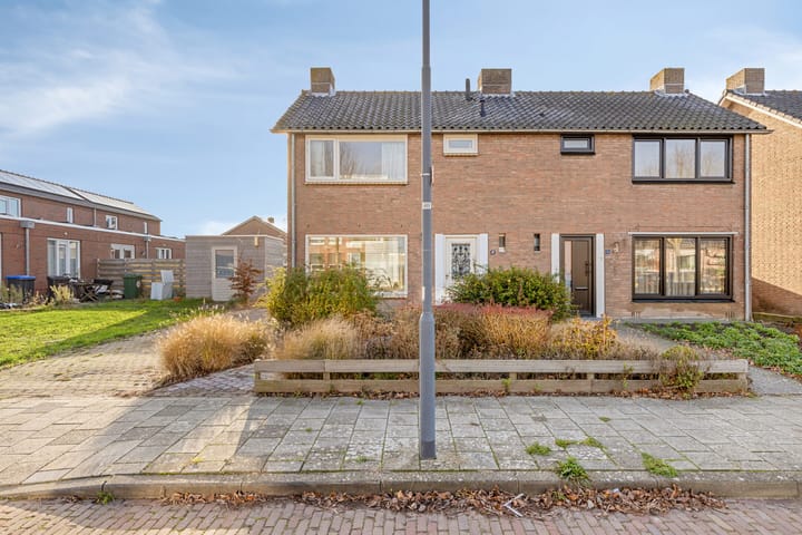 Photo 2 of Deken Tomaslaan 32