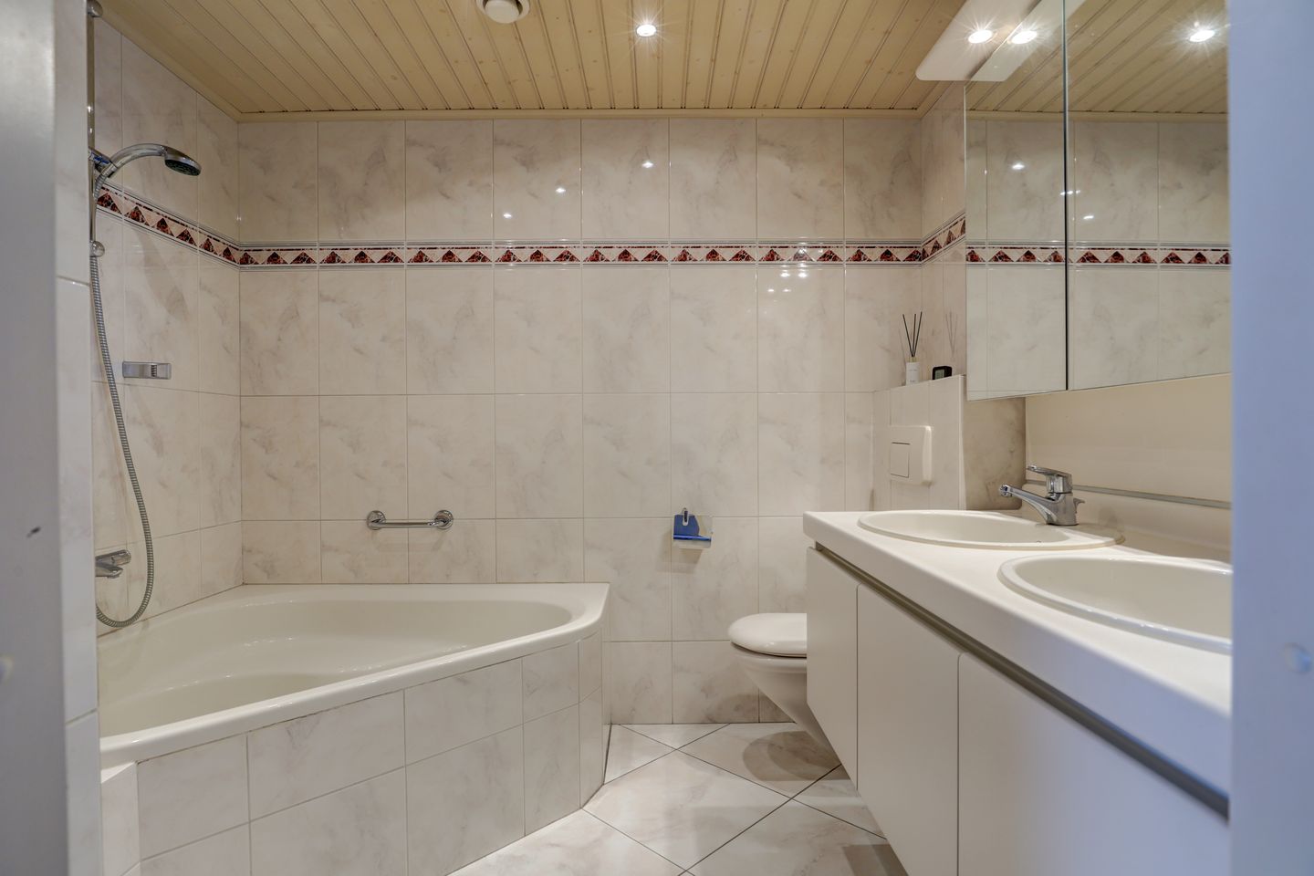 Photo 20 of Kloetschup 1