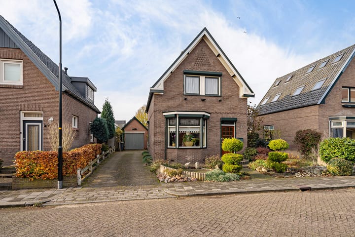 Photo 8 of Tienwoningenweg 18