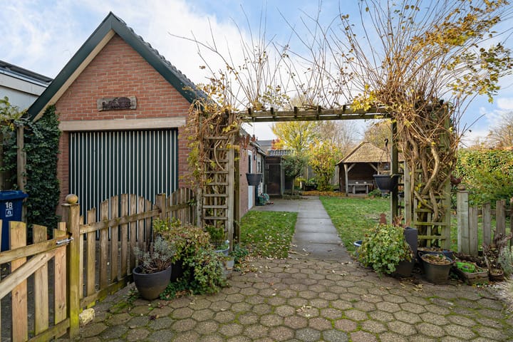 Photo 12 of Tienwoningenweg 18