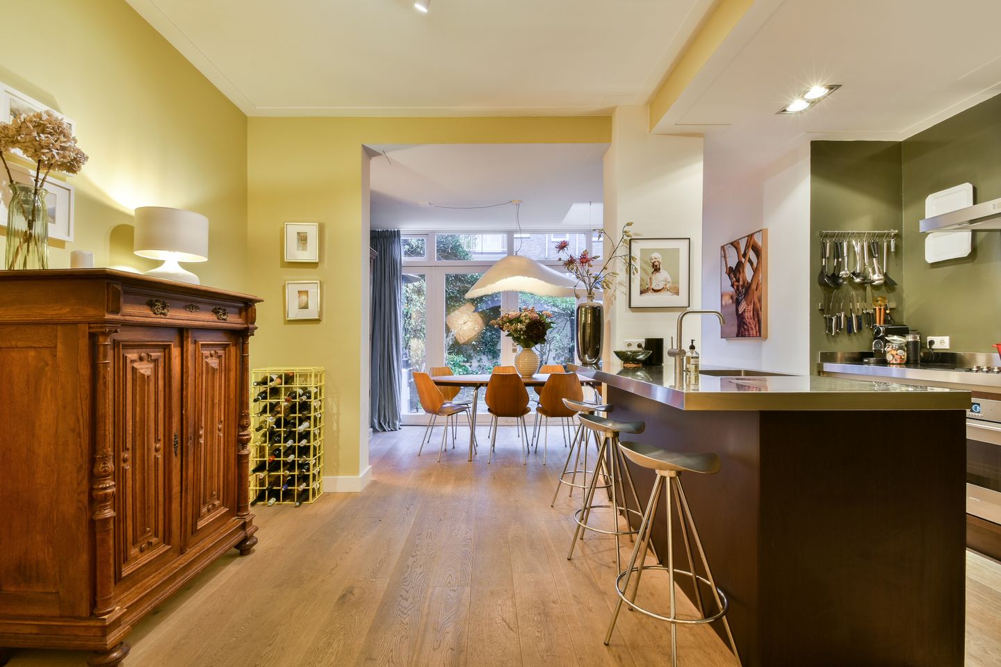 Photo 4 of Van Tuyll van Serooskerkenweg 29-H