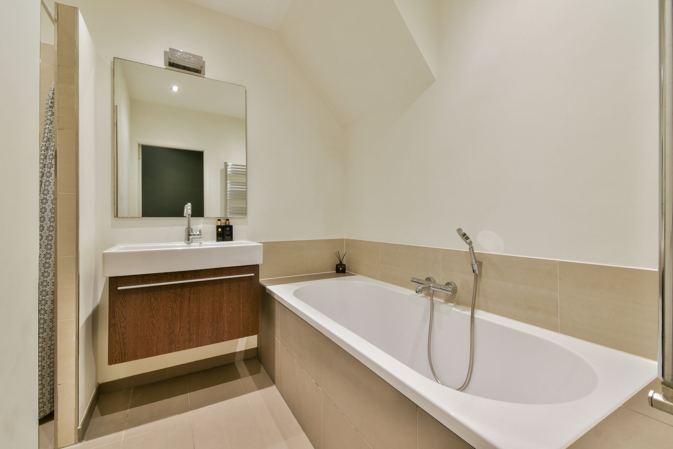 Photo 21 of Van Tuyll van Serooskerkenweg 29-H