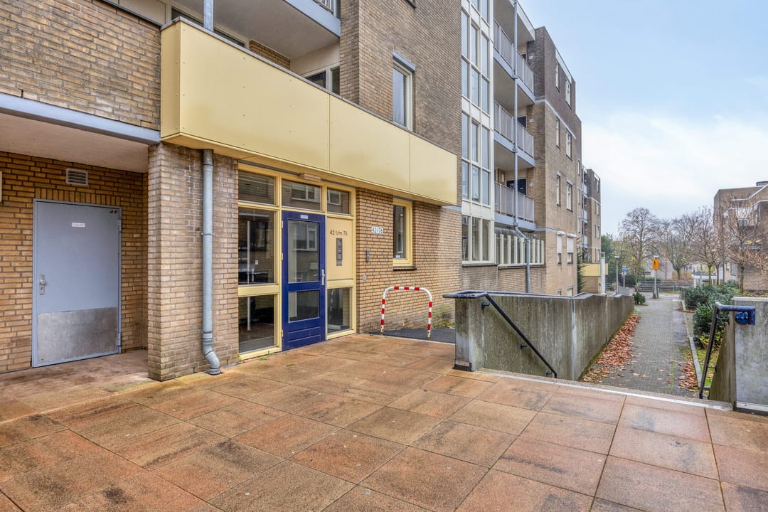 Foto 2 van Henry Moorepassage 46