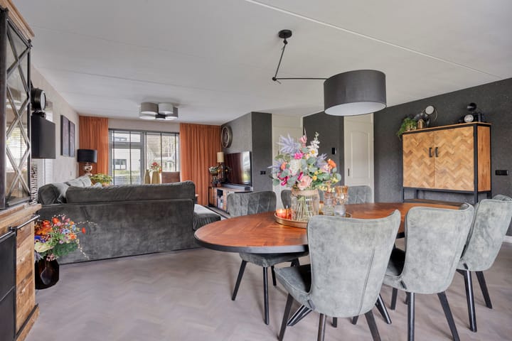 Photo 16 of Anemoon 39