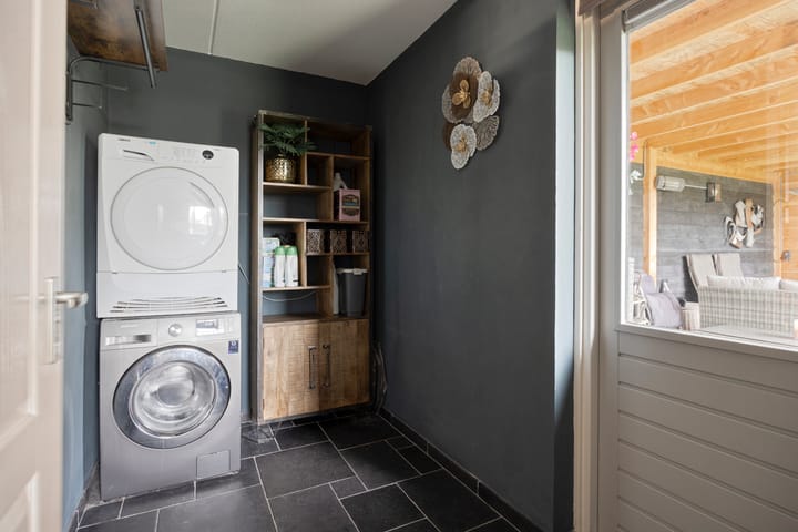 Photo 22 of Anemoon 39