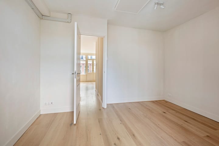 Foto 11 van Van Ostadestraat 301-3