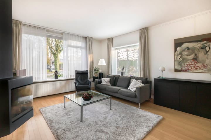 Photo 10 of Woeringenlaan 37