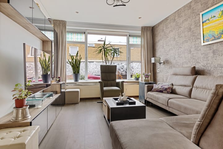 Photo 13 of Roemer Visscherstraat 4