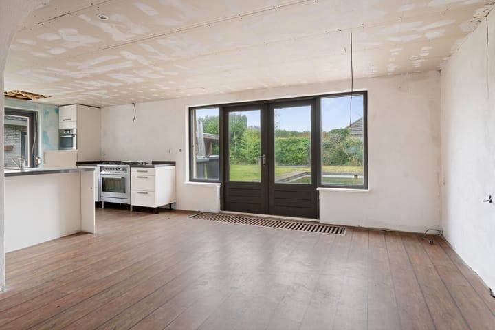 Foto 17 van van den Houtestraat 4