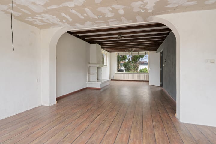 Foto 23 van van den Houtestraat 4