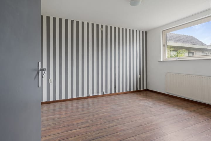 Foto 24 van van den Houtestraat 4