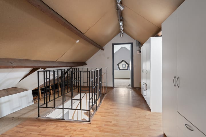 Foto 37 van van den Houtestraat 4