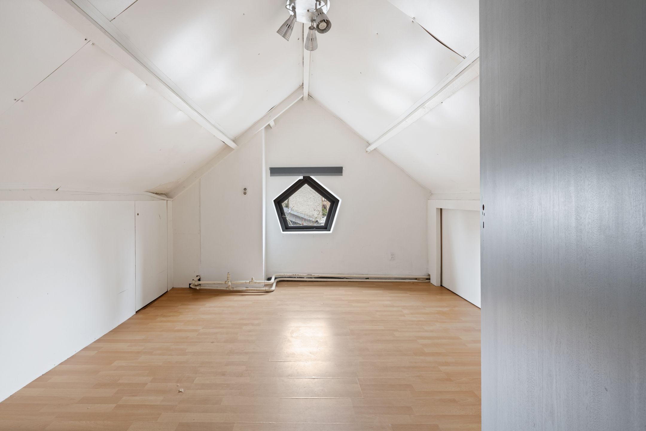 Foto 39 van van den Houtestraat 4