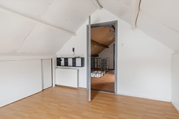 Foto 40 van van den Houtestraat 4