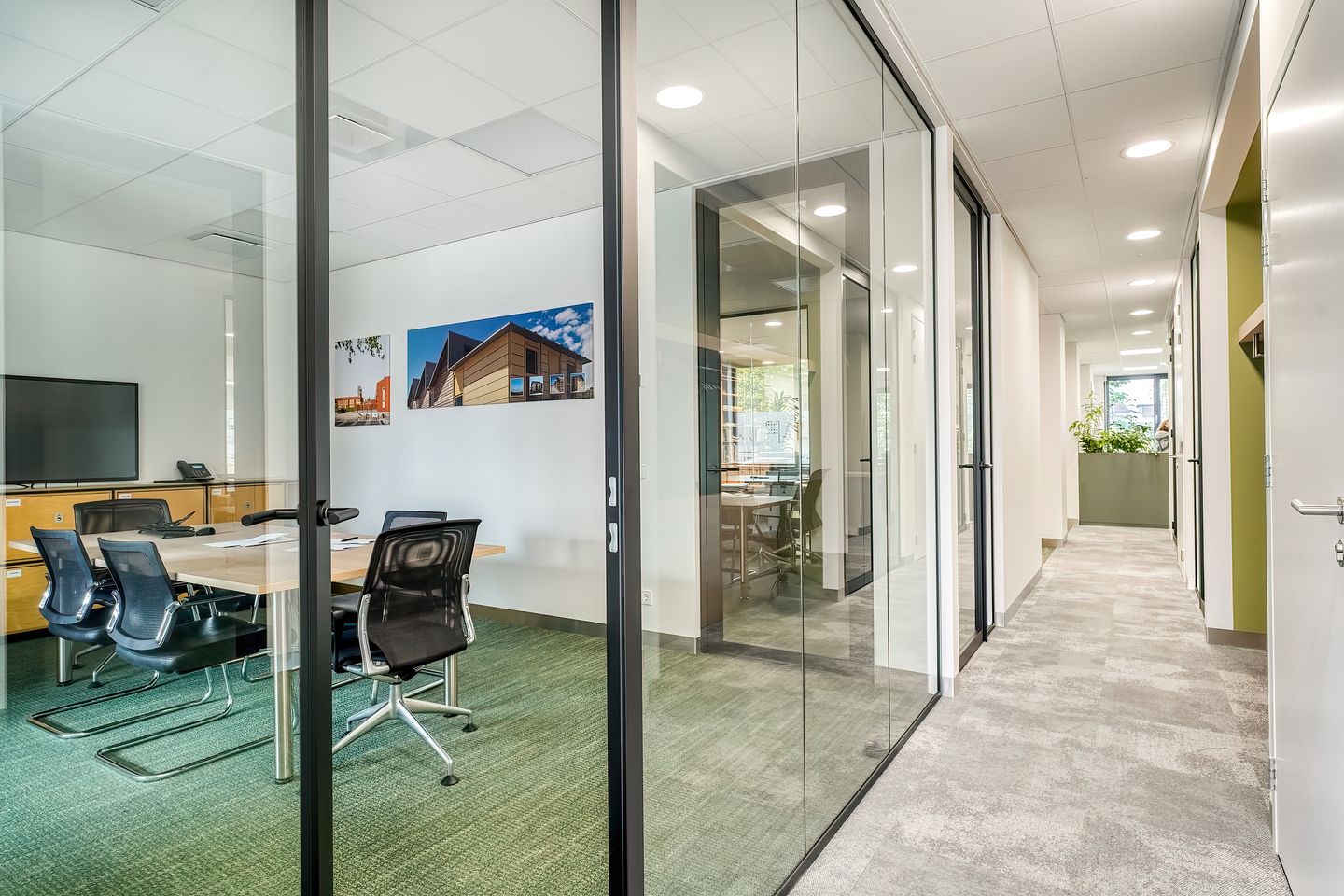 View photo 3 of Hobahostraat 50