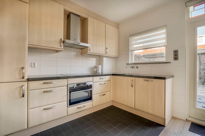 Photo 11 of Buys Ballotstraat 56