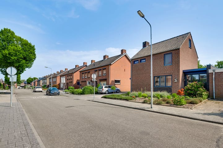 Photo 2 of Bertiliastraat 2-A