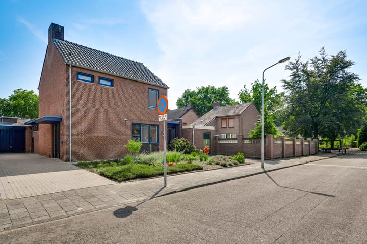 Photo 3 of Bertiliastraat 2-A