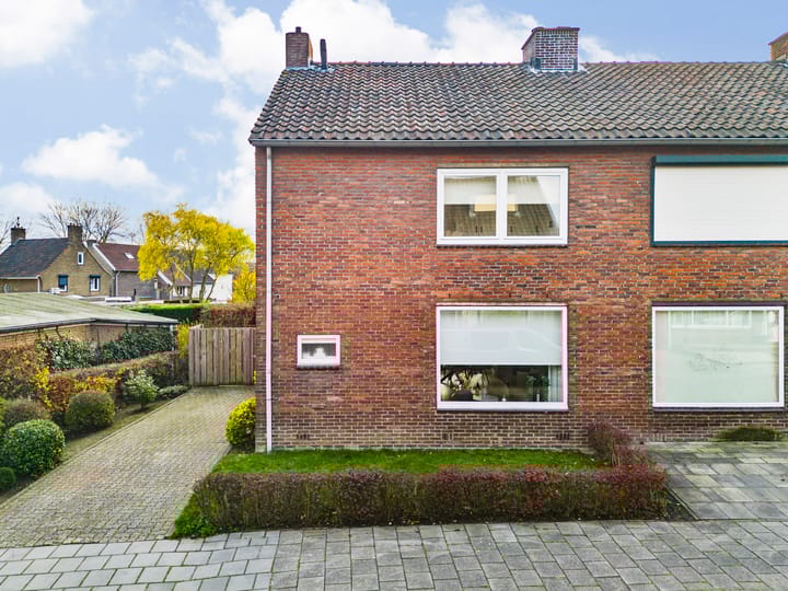 Photo 4 of Planeetstraat 1