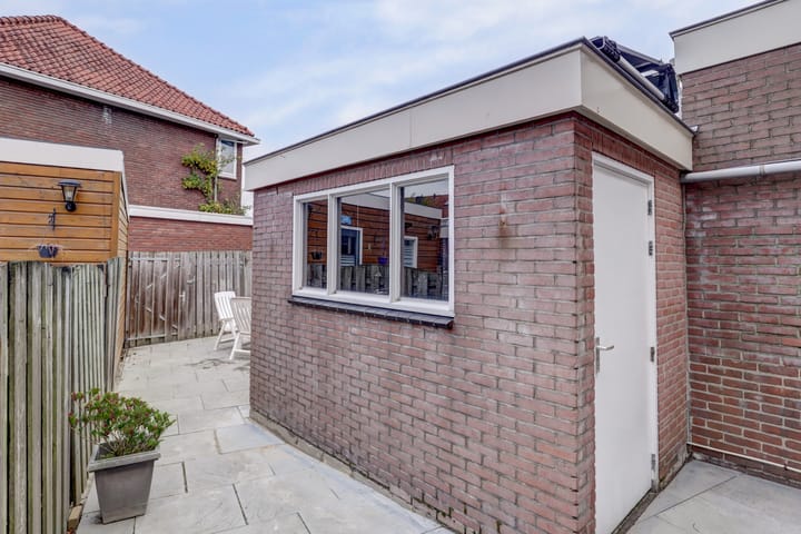 Photo 34 of J.P. Heyestraat 4