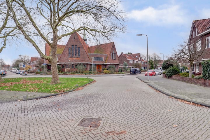 Photo 39 of J.P. Heyestraat 4