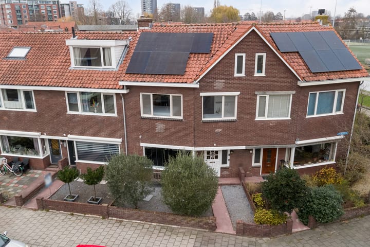 Photo 41 of J.P. Heyestraat 4