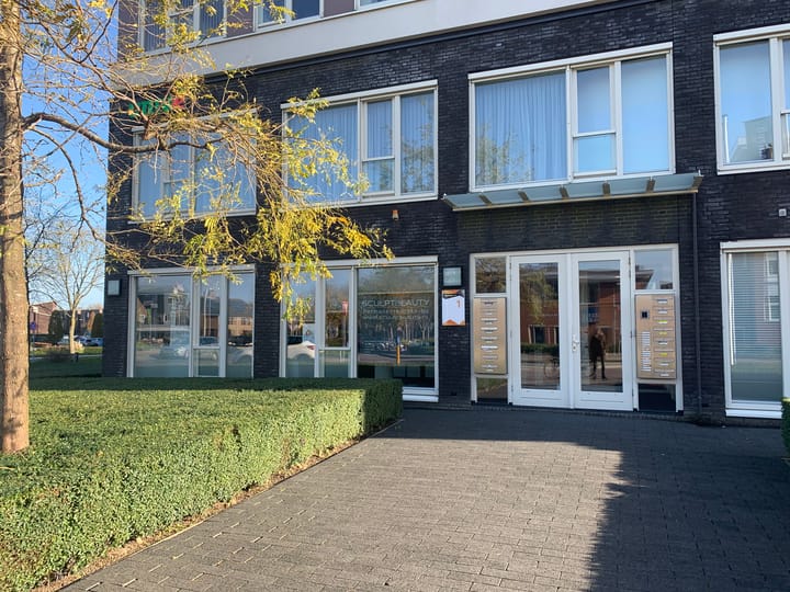 Stationsstraat 1-h, Roelofarendsveen