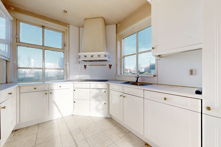 Photo 25 of Bisschop Hopmansstraat 36