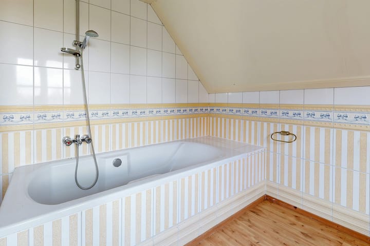 Photo 42 of Bisschop Hopmansstraat 36